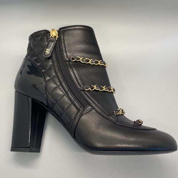 CHANEL Interlocking CC Logo Boots Authentic - Picture 11 of 16